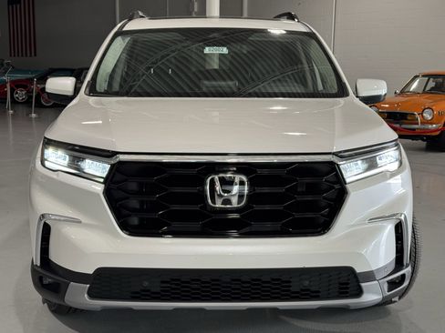 New 2025 Honda Pilot Touring image 18
