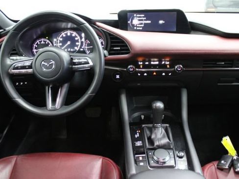 Used 2020 MAZDA MAZDA3 Hatchback w/ Premium Package FWD image 2