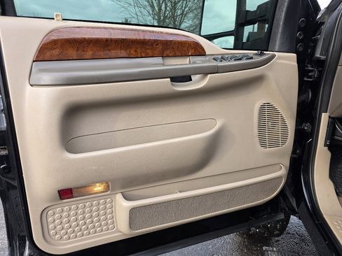 Used 2001 Ford Excursion Limited image 6