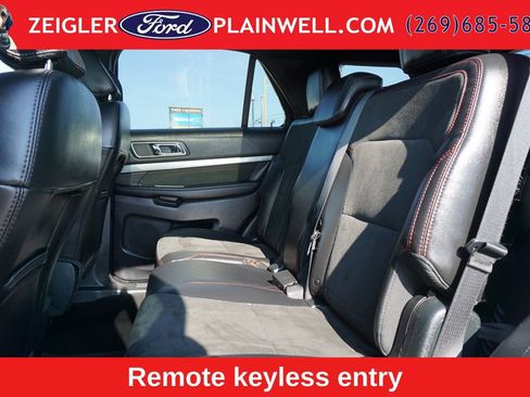 Used 2018 Ford Explorer XLT w/ Equipment Group 202A AWD/4WD image 12