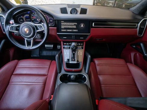 Used 2022 Porsche Cayenne GTS AWD/4WD image 19