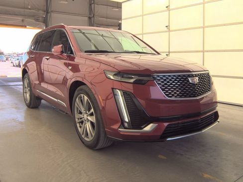 Used 2024 Cadillac XT6 Premium Luxury w/ LPO, Floor Liner Package FWD image 3