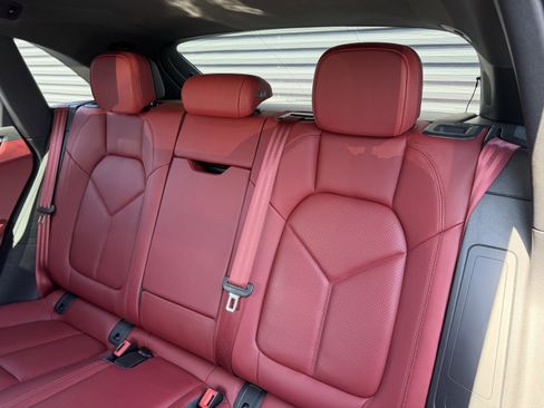 Certified 2023 Porsche Macan S AWD/4WD image 19