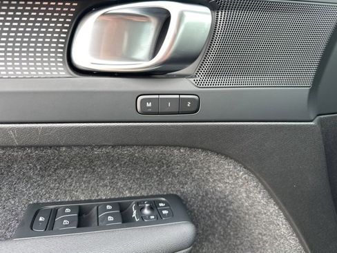 Certified 2025 Volvo XC40 B5 Plus image 31