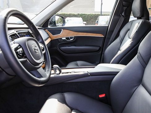 Used 2025 Volvo XC90 B6 Ultra image 18