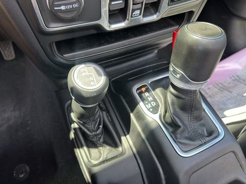 Used 2021 Jeep Wrangler Unlimited Sahara AWD/4WD image 28