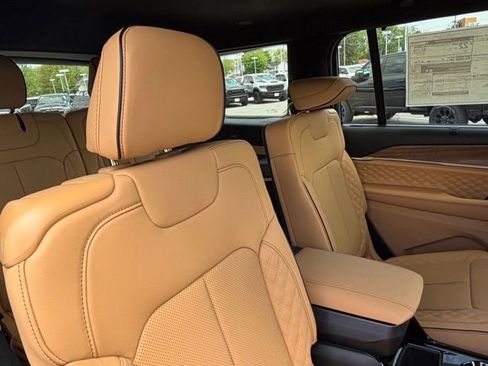 New 2026 Jeep Grand Cherokee L Summit AWD/4WD image 32