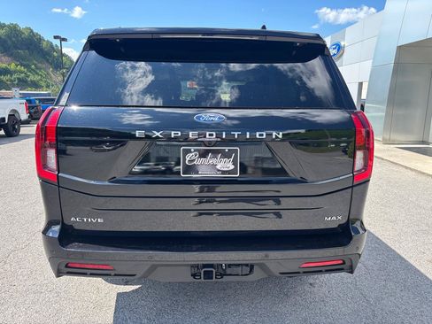 Used 2025 Ford Expedition Max Active AWD/4WD image 3