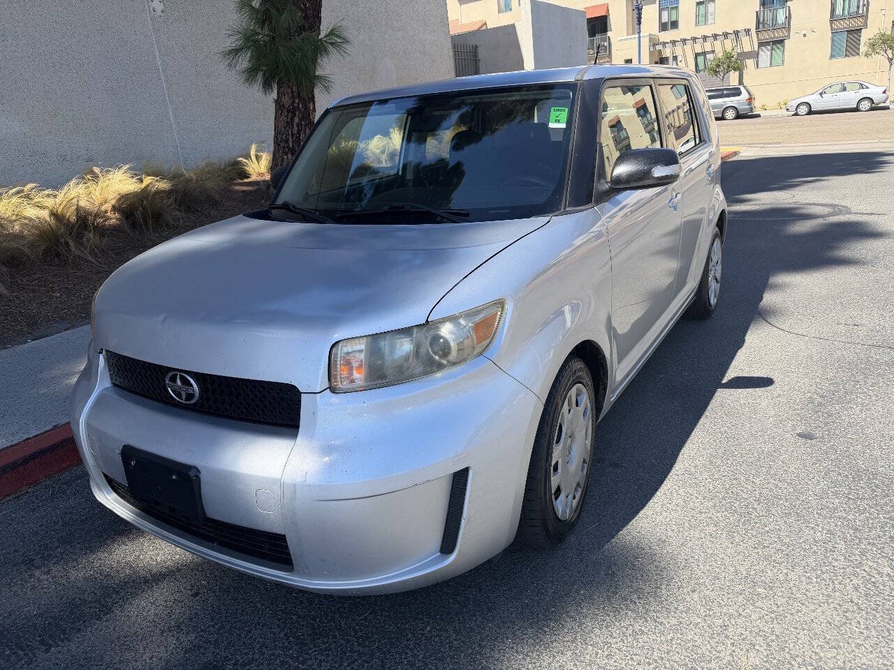 Used 2010 Scion xB FWD image 1