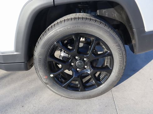 New 2026 Jeep Compass Latitude image 18