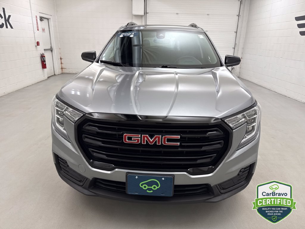 Used 2024 GMC Terrain SLE w/ Driver Convenience Package AWD/4WD image 9