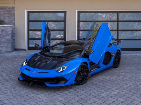 Used 2020 Lamborghini Aventador SVJ AWD/4WD image 2