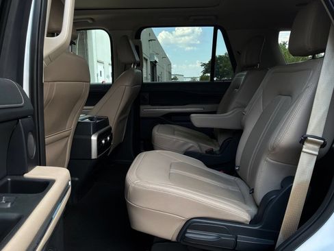 Used 2024 Ford Expedition Limited AWD/4WD image 12