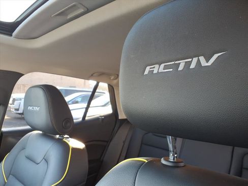 Used 2024 Chevrolet Trax ACTIV w/ Sunroof Package image 19