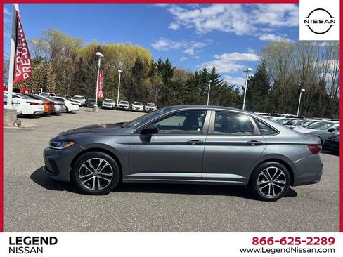 Used 2025 Volkswagen Jetta Sport FWD image 5
