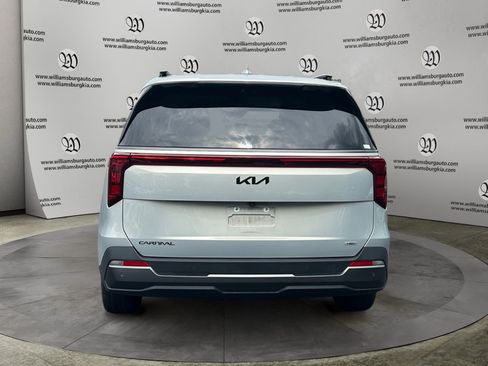 Used 2025 Kia Carnival SX FWD image 4