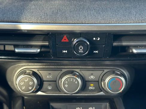 Used 2025 Nissan Kicks SV image 14