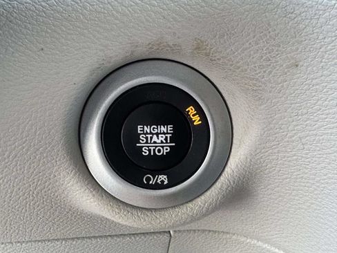 Used 2019 Chrysler Pacifica Touring-L FWD image 8