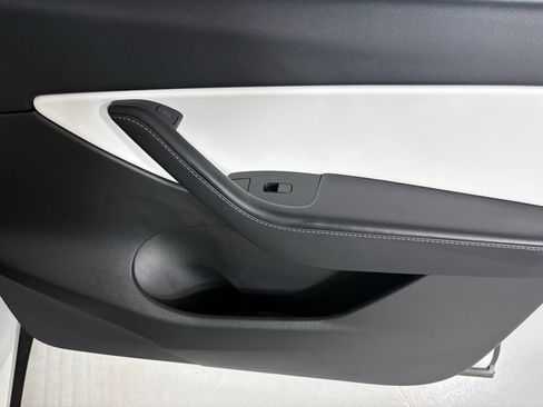 Used 2022 Tesla Model Y Long Range AWD/4WD image 11