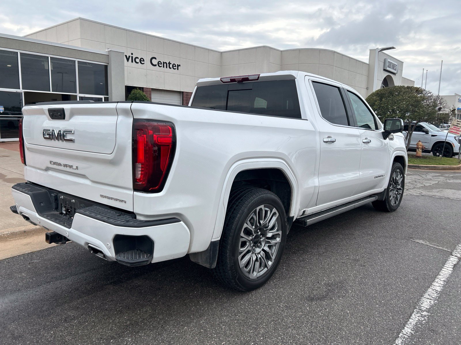 Used 2025 GMC Sierra 1500 Denali Ultimate AWD/4WD image 5