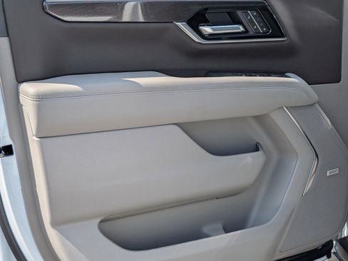 Used 2025 GMC Yukon Elevation w/ Technology Package image 16