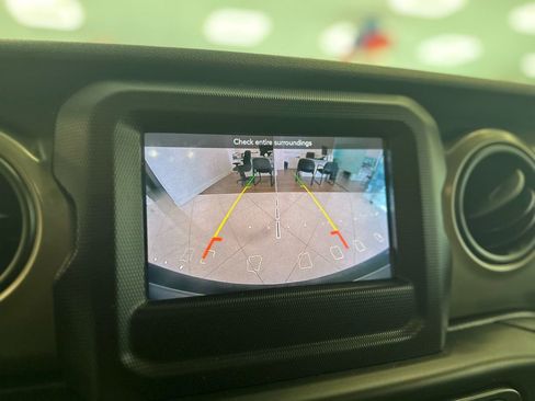 Used 2019 Jeep Wrangler Unlimited Sport S image 31