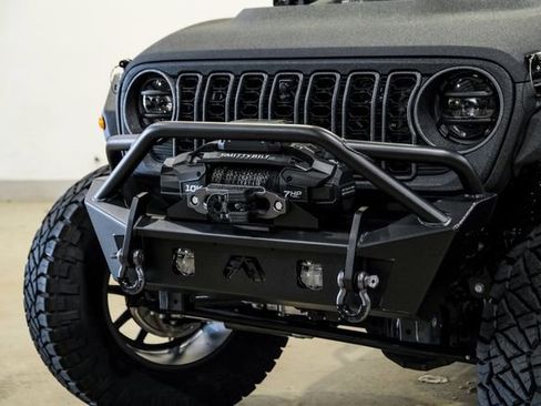 Used 2025 Jeep Gladiator Rubicon w/ Safety Group AWD/4WD image 23