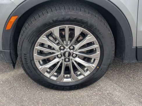 Used 2024 Cadillac XT4 Premium Luxury image 10