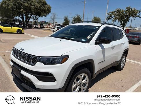 Used 2025 Jeep Compass Latitude w/ Convenience Group AWD/4WD image 1