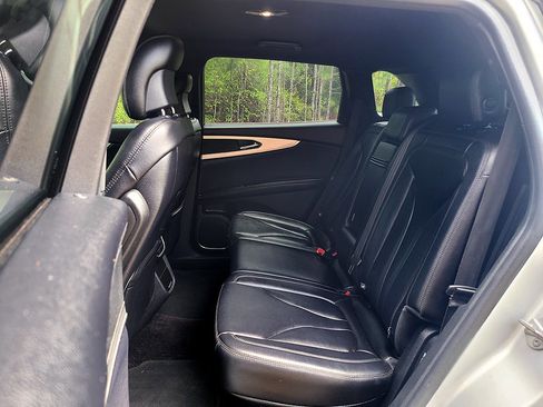 Used 2017 Lincoln MKX Premiere FWD image 18