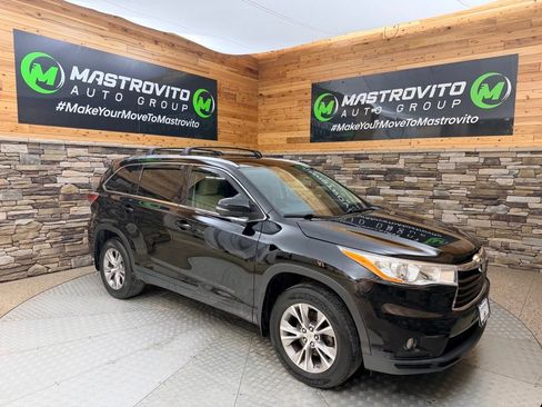 Used 2014 Toyota Highlander XLE AWD/4WD image 2