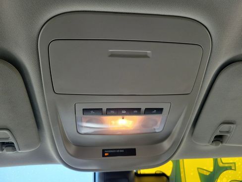 Used 2022 Chevrolet Colorado LT w/ Fleet Safety Package image 21