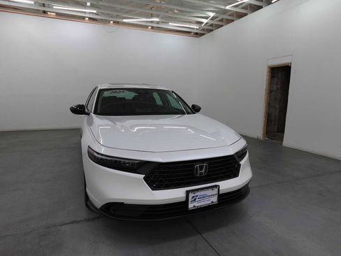 Certified 2025 Honda Accord SE image 3