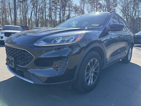 Used 2021 Ford Escape SE w/ Cold Weather Package image 1