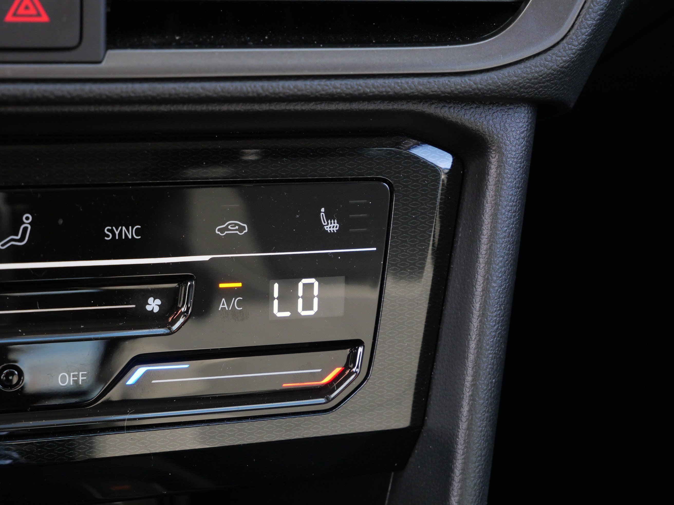 Certified 2025 Volkswagen Taos SE AWD/4WD image 28