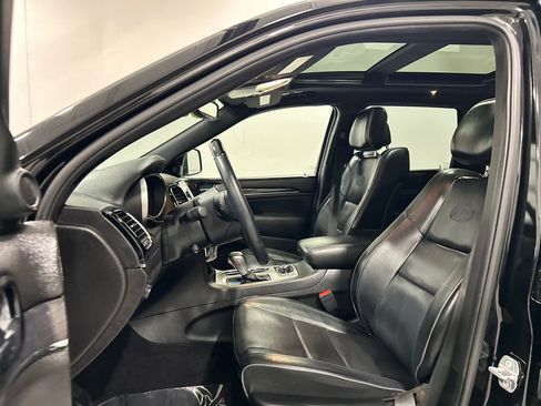 Used 2019 Jeep Grand Cherokee Overland image 16