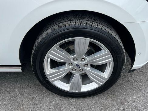 Used 2024 Ford Expedition Platinum image 10