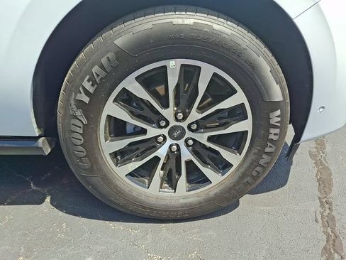 Used 2025 Ford Expedition Platinum AWD/4WD image 8