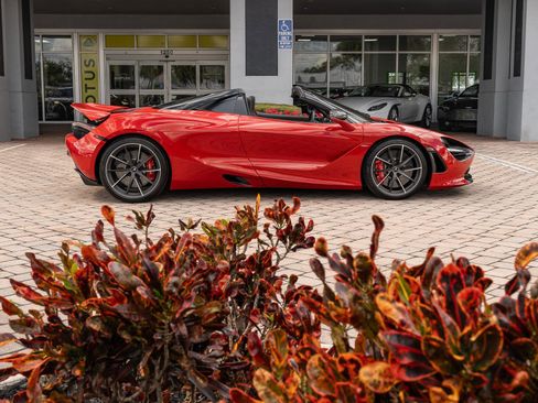Used 2020 McLaren 720S Performance RWD image 34