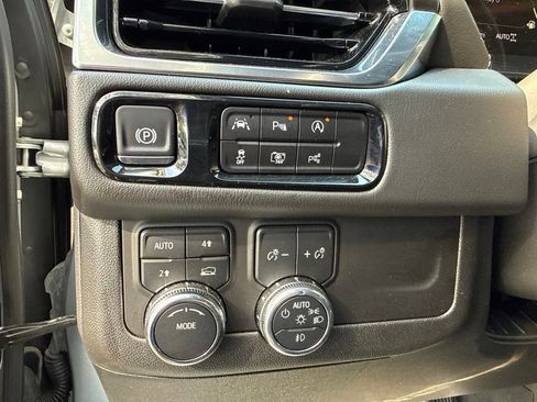 Used 2025 GMC Yukon Denali AWD/4WD image 43
