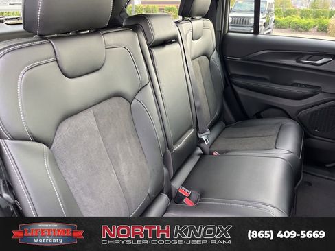 New 2025 Jeep Grand Cherokee Altitude image 24