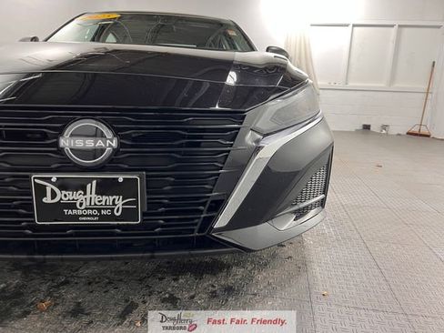 Used 2025 Nissan Altima 2.5 SV FWD image 13