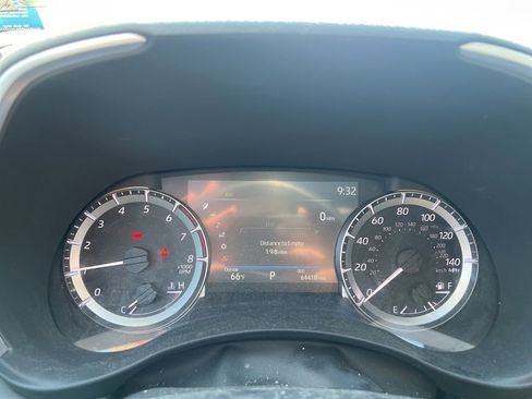 Used 2023 Toyota Highlander XLE AWD/4WD image 6