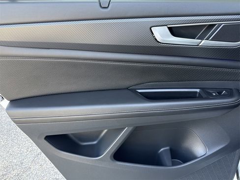 Certified 2024 Volkswagen Atlas Cross Sport SEL R-Line image 30