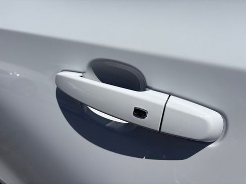 Used 2022 GMC Terrain SLE w/ Driver Convenience Package image 11