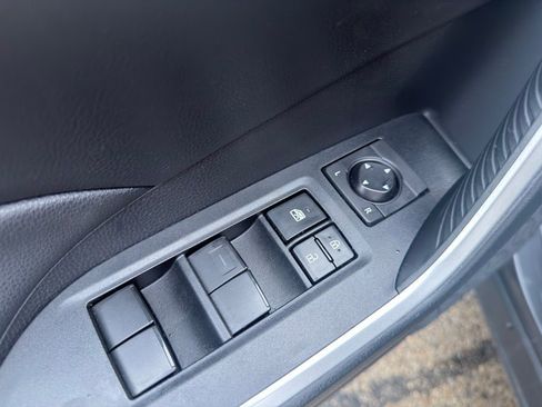 Used 2021 Toyota RAV4 XLE image 12