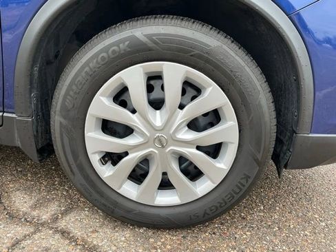 Used 2020 Nissan Rogue S image 9