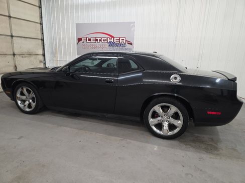 Used 2014 Dodge Challenger SXT Plus image 9