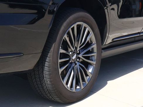 Certified 2025 Cadillac Escalade Sport Platinum AWD/4WD image 12