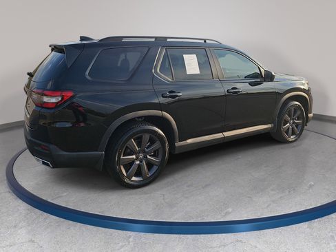 Used 2025 Honda Pilot Sport image 5